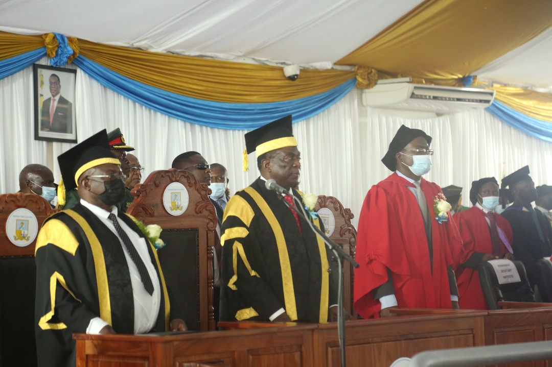 Times-Pic-. President Mnangagwa flanked by Minister Professor Murwira and Prof. Muzvidziwa at the MSU graduation ceremony