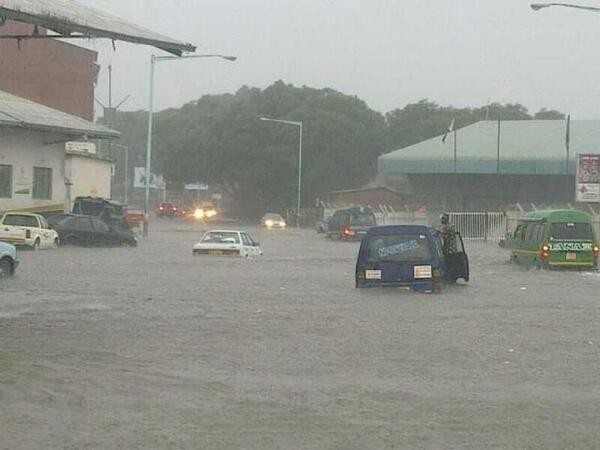 harare-floods-march-2013-siyabonga-600×450