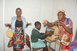 Times-Pic-Theatre artist on rehearsals at Mambo High School and Musasa Arts and Culture Director Keith Zenda