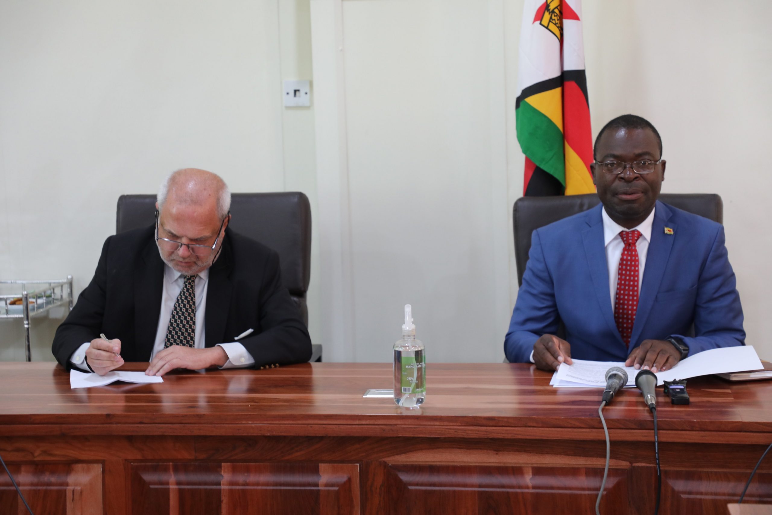 Acting Foreign Affairs minister Prof Amon Murwira (right)