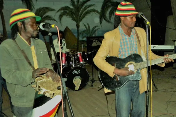 Goneramugomo-Band-perfoming-at-Kwekwe-Podium
