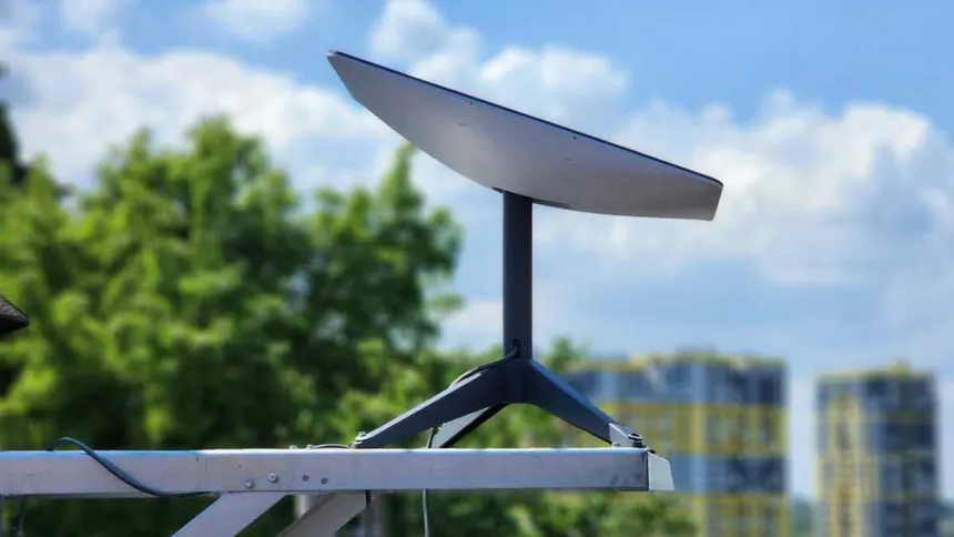 Starlink-internet-satellite-dish-mounted-outside